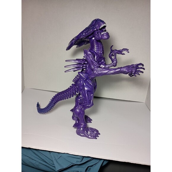 Lanard Alien Collection Queen Action Figure Xenomorph Purple Jointed Figurine - Picture 6 of 12